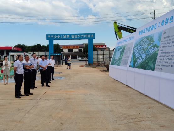 發(fā)展集團黨委書記、董事長譚建華帶隊 赴沅江洽談合作并出席簽約儀式